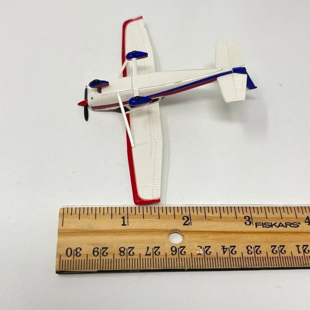 Hallmark Christmas Ornament Cessna 172 Skyhawk Sky's the Limit #16 2012 Plane